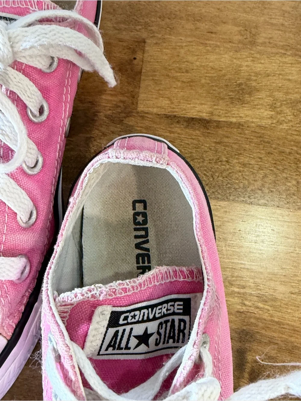 Converse Kids Low Top Sneakers - Pink and White- size 13 Youth- video in listing